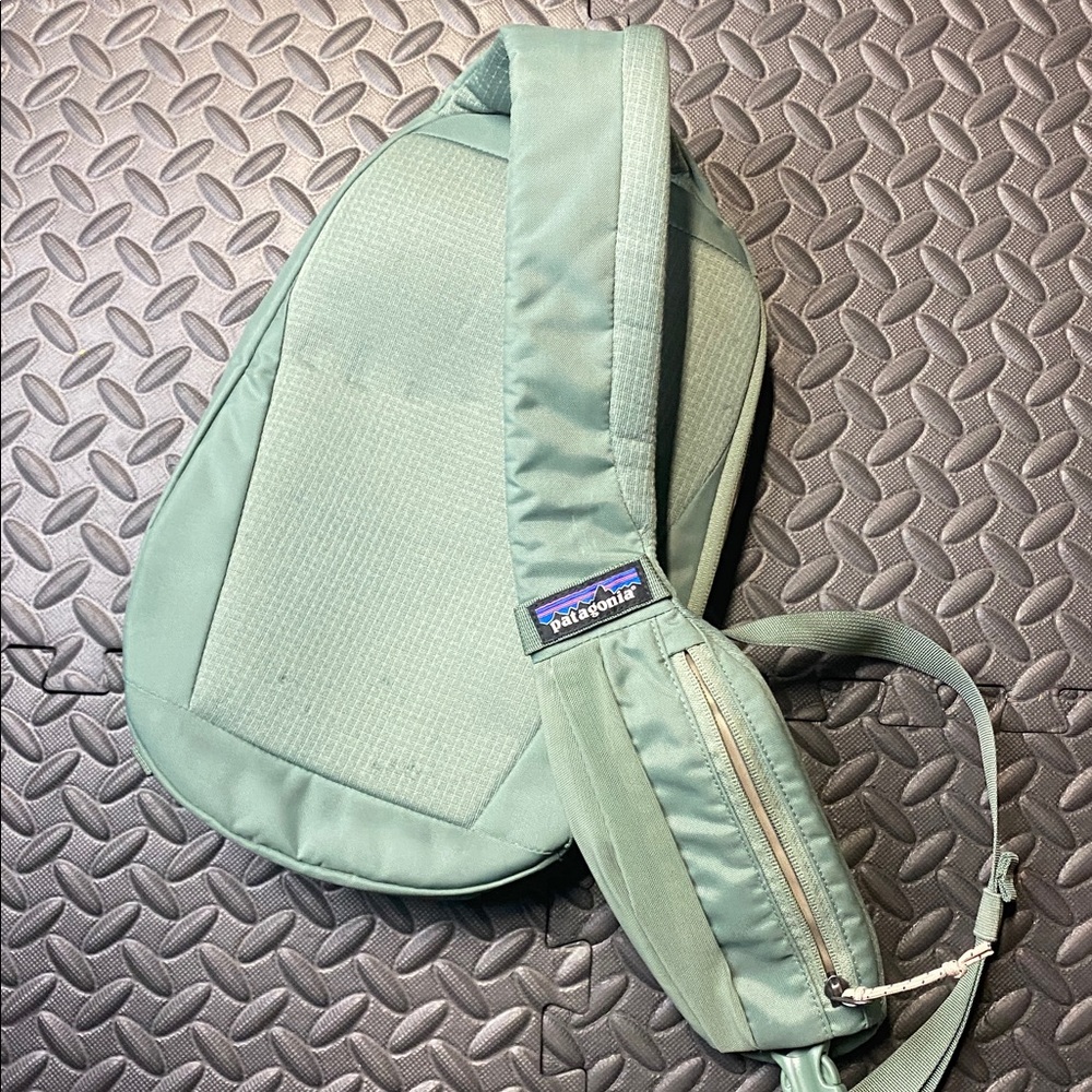 Patagonia Atom 8L Sling Bag - Picture 2 of 5